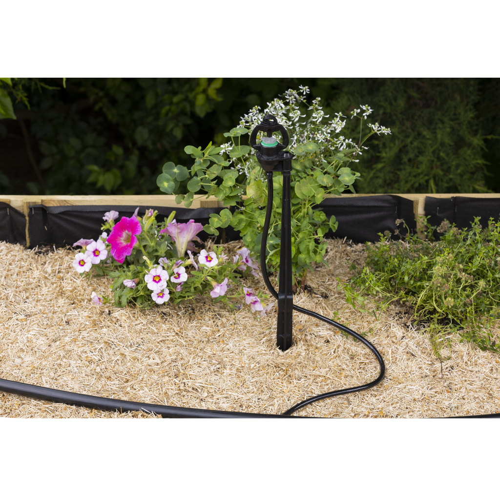 Asperseur sur pic installation dans un potager