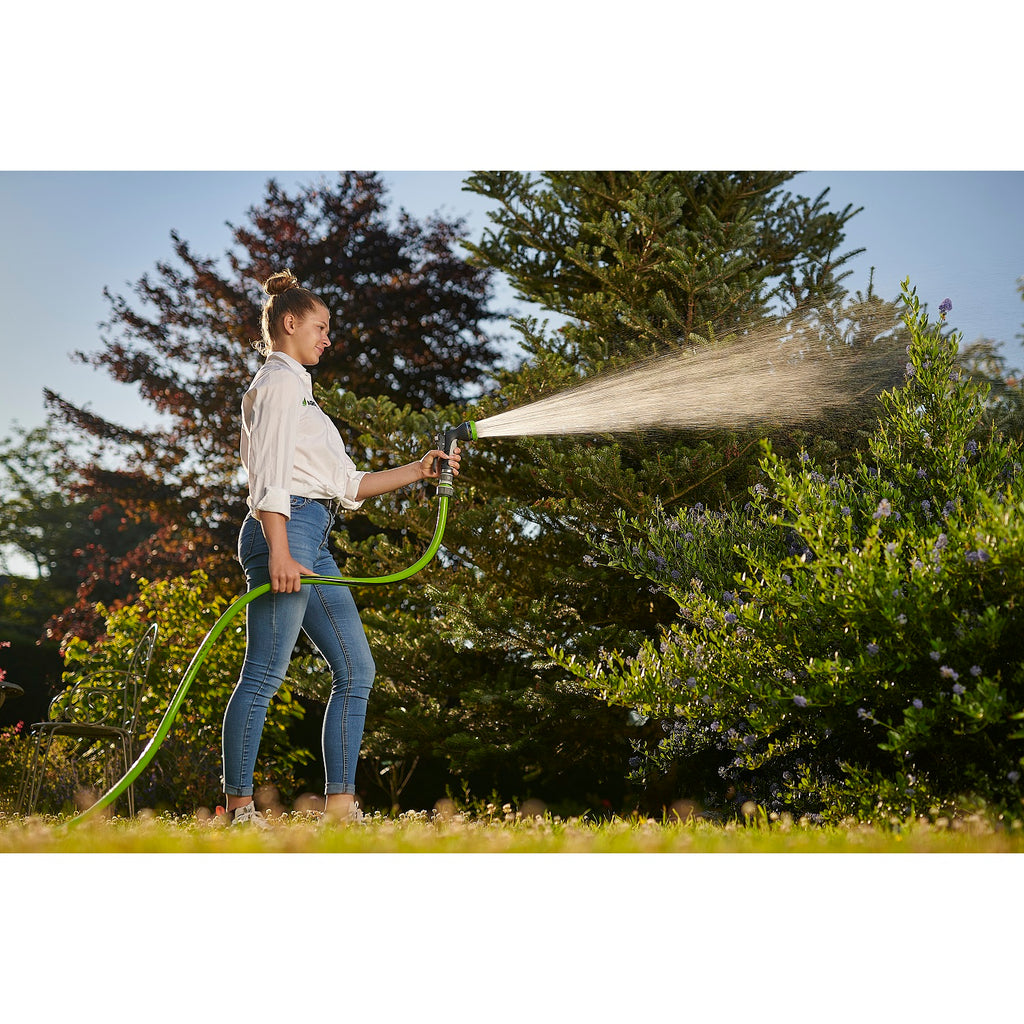 Pistolet d'arrosage bi-matière multijets arrosage d'un jardin